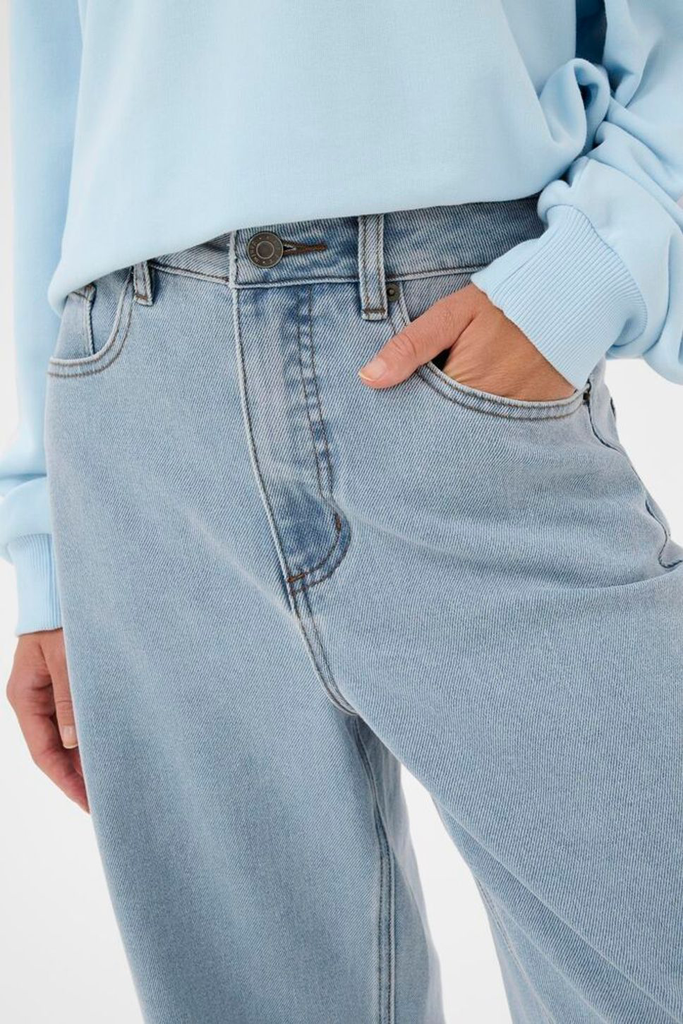 KAFFE - JEANS BARREL "KAMINNA" BLEU CLAIR