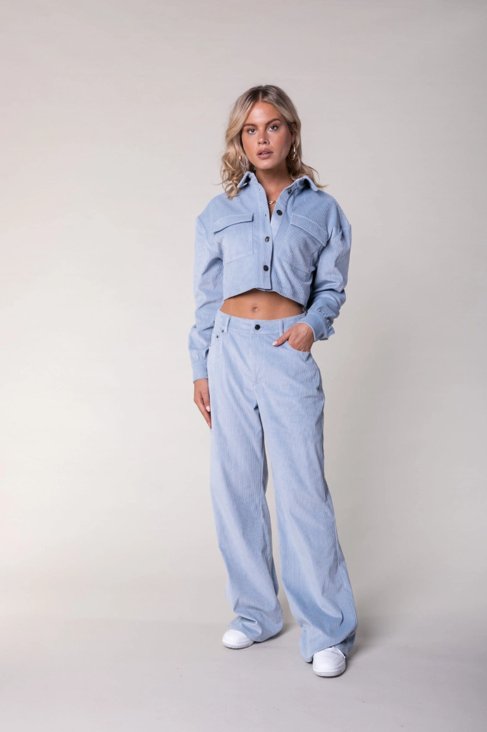 COLOURFULREBEL - BLOUSE COURTE VELOUR CÔTELé BLEU DOUX