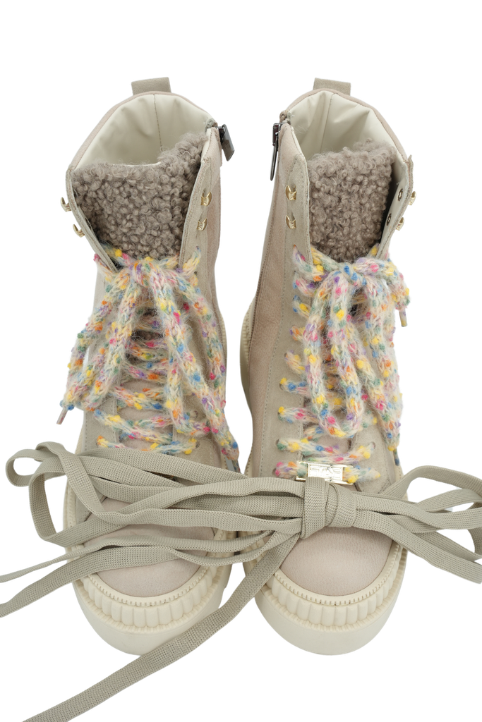 MÉLINÉ - BOTTE BEIGE À LACETS COLORÉS