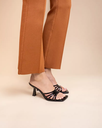 MI/MAI - MULES "ISAMU" MULTIBRIDES À BOUT CARRÉ EN CUIR VERNI NOIR