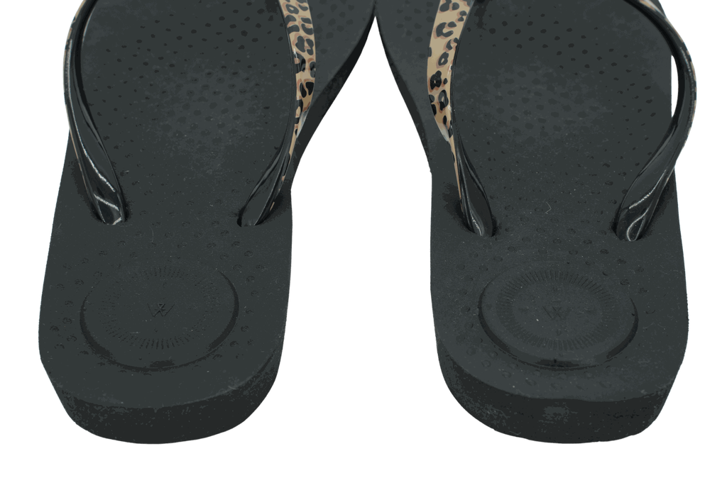 ISOTONER - TONGS "EVERYWEAR" LÉOPARDS
