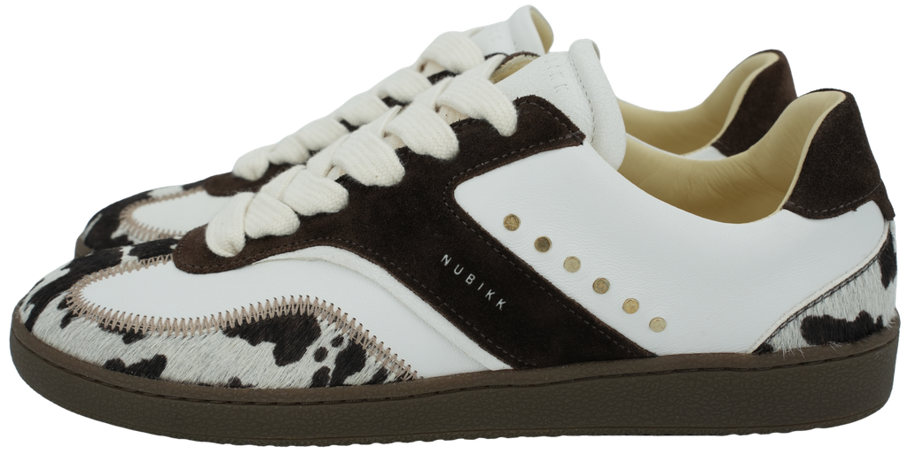 NUBIKK - WEISSE UND BRAUNE „RAY OWEN STUDS“-SNEAKER