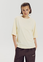 HARPER AND YVE - "CHILL BUT GLAM" GEEL T-SHIRT