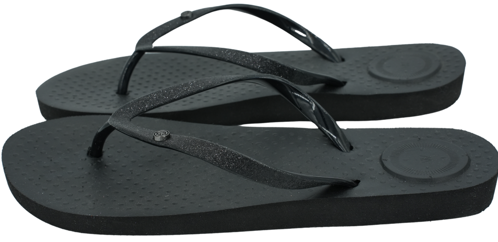 ISOTONER – SCHWARZE FLIP-FLOPS „EVERYWEAR“