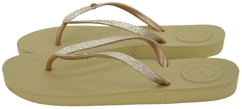 ISOTONER - GOLD "EVERYWEAR" FLIP-FLOPS (36)