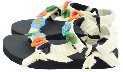 ARIZONA LOVE - GELBE „TREKKY“-SANDALEN MIT MEHRFARBIGEN BLUMEN