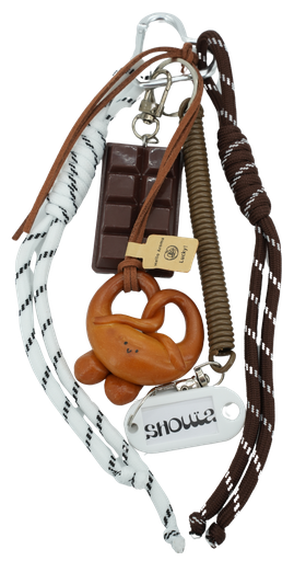 SHOUIA - BRAUNER TASCHENANHÄNGER „BREZEL“