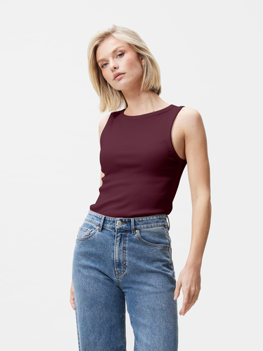CATWALK JUNKIE - BORDEAUXROOD TOP MET RONDE HALS